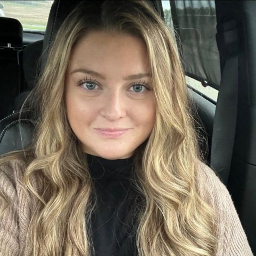 Meet your Posher, Alexis